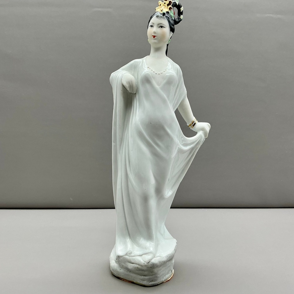 Chinese Porcelain Court Lady Figurine White Robe Gold Gilt ST Made China 9"
